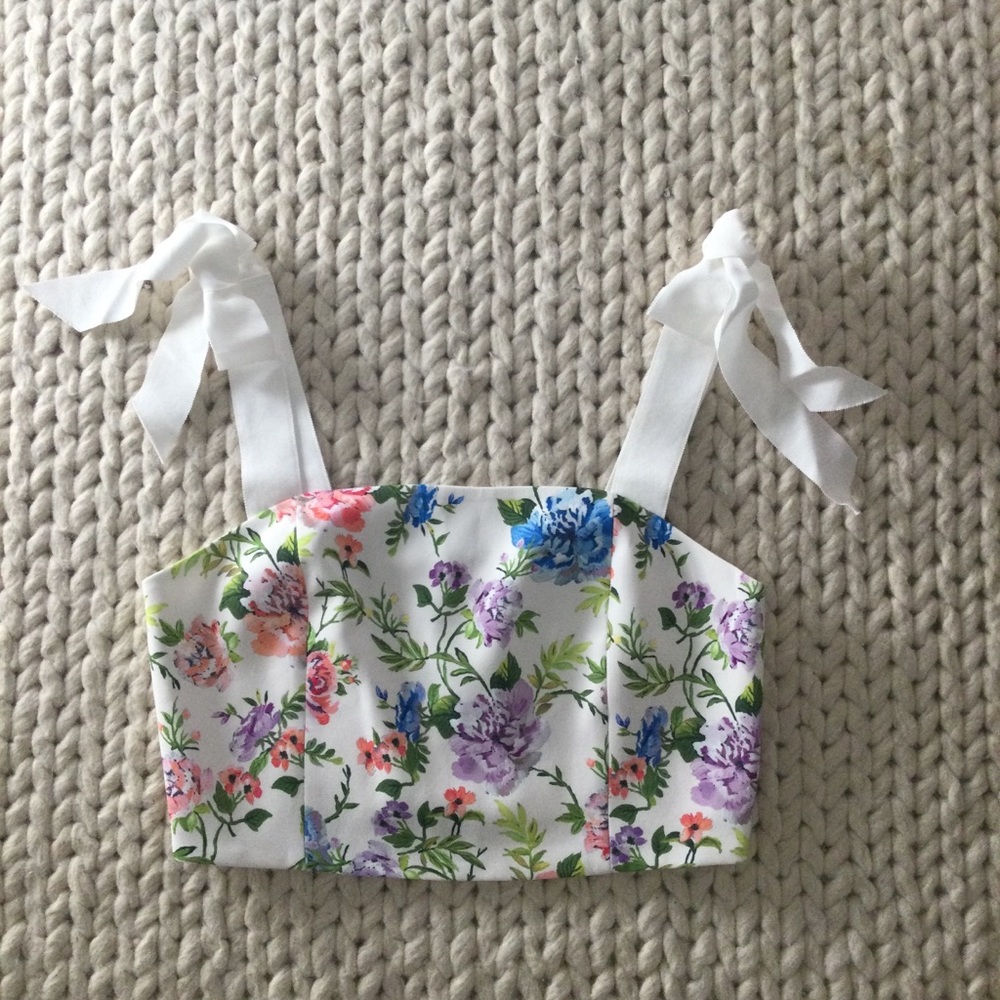 Alice + Olivia Nika Fitted Crop Top - Picture 8 of 10